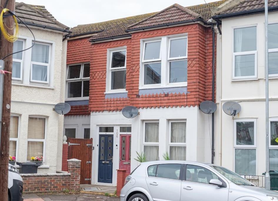 Peaceful & Spacious Family Home In Eastbourne! Luaran gambar