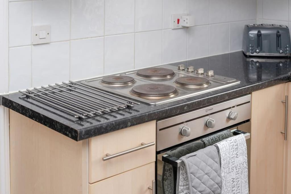 Peaceful & Spacious Family Home In Eastbourne! Luaran gambar
