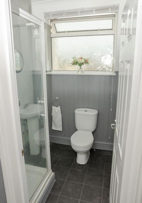 Peaceful & Spacious Family Home In Eastbourne! Luaran gambar